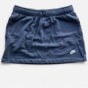 🖤 Nike Black Skirt – Size M